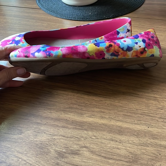 Multi colored flats - Picture 3 of 5